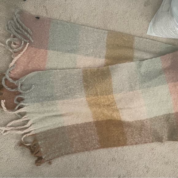 Extra Long Super Soft Scarf - Picture 2 of 2